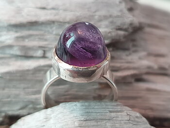 Ametist hög cabuchon, justerbar ringskena 925-silver