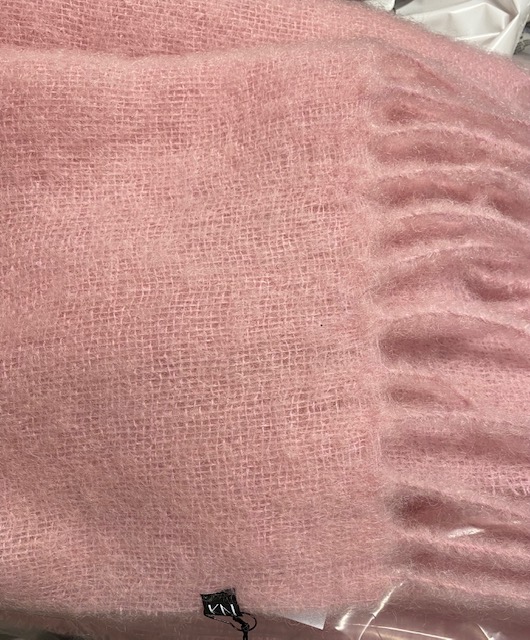 Dröm i rosa mohair med fransar, från KN Collection   - 2