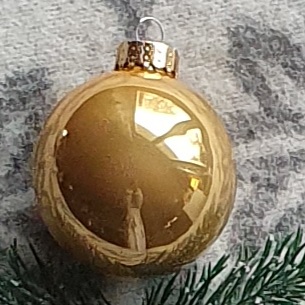Nr 3R Julkula rund 6 cm Guld blank namn & motiv