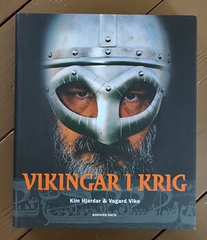 Vikingar i Krig av Kim Hjardar & Vegard Vike