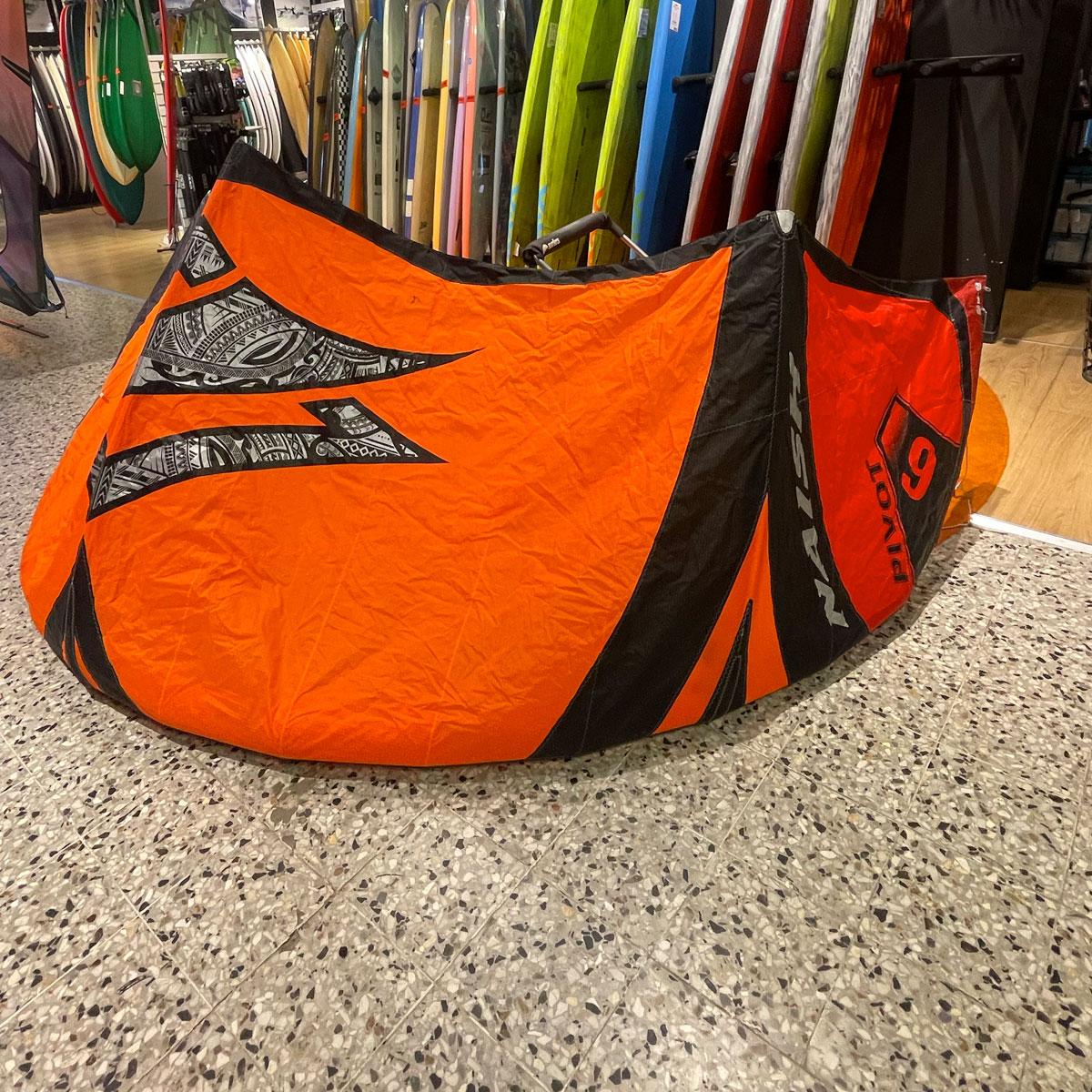 Begagnad Kite Naish Pivot 6 kvm S26