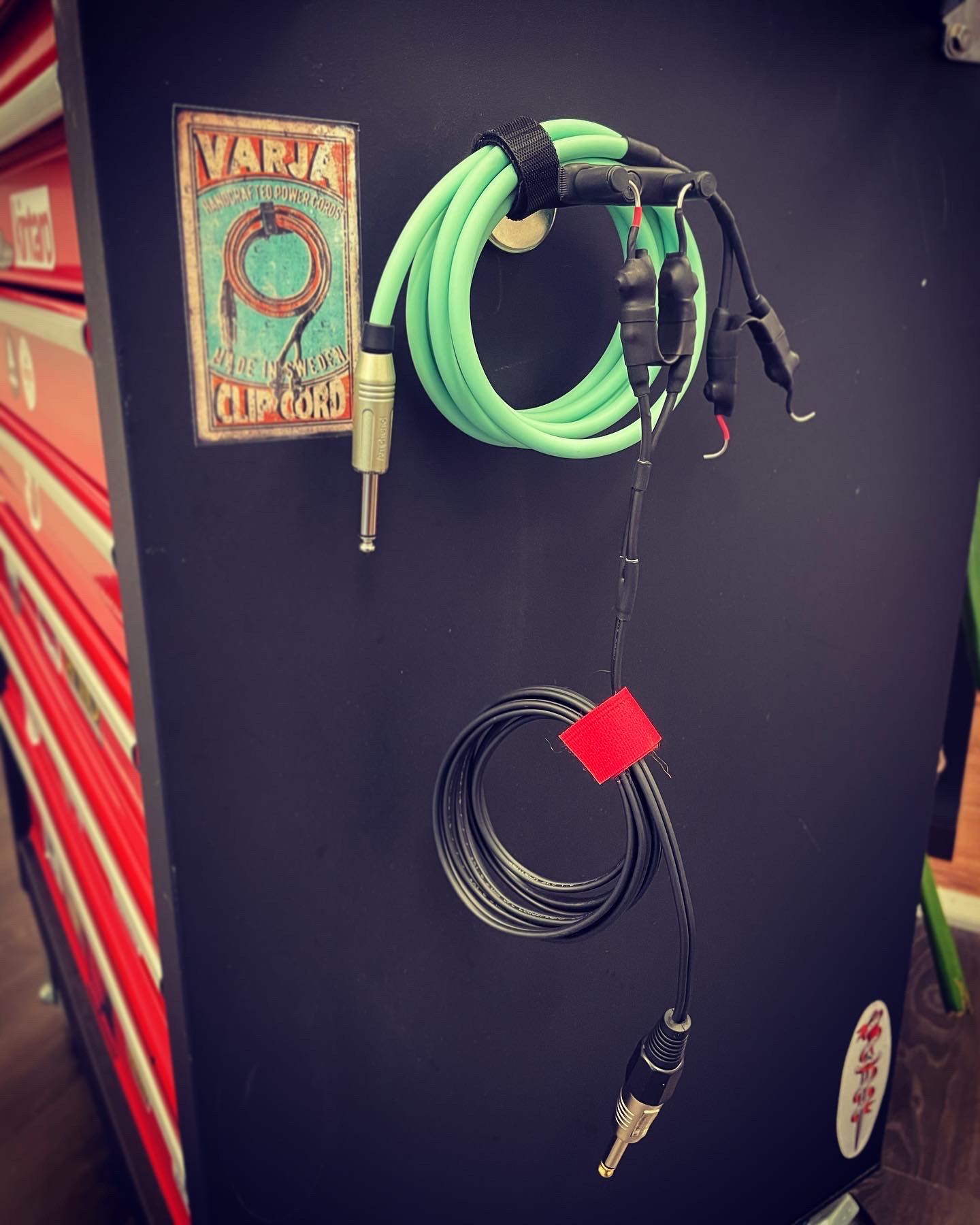 Varja V13 Clip Cord Hanger  - 4