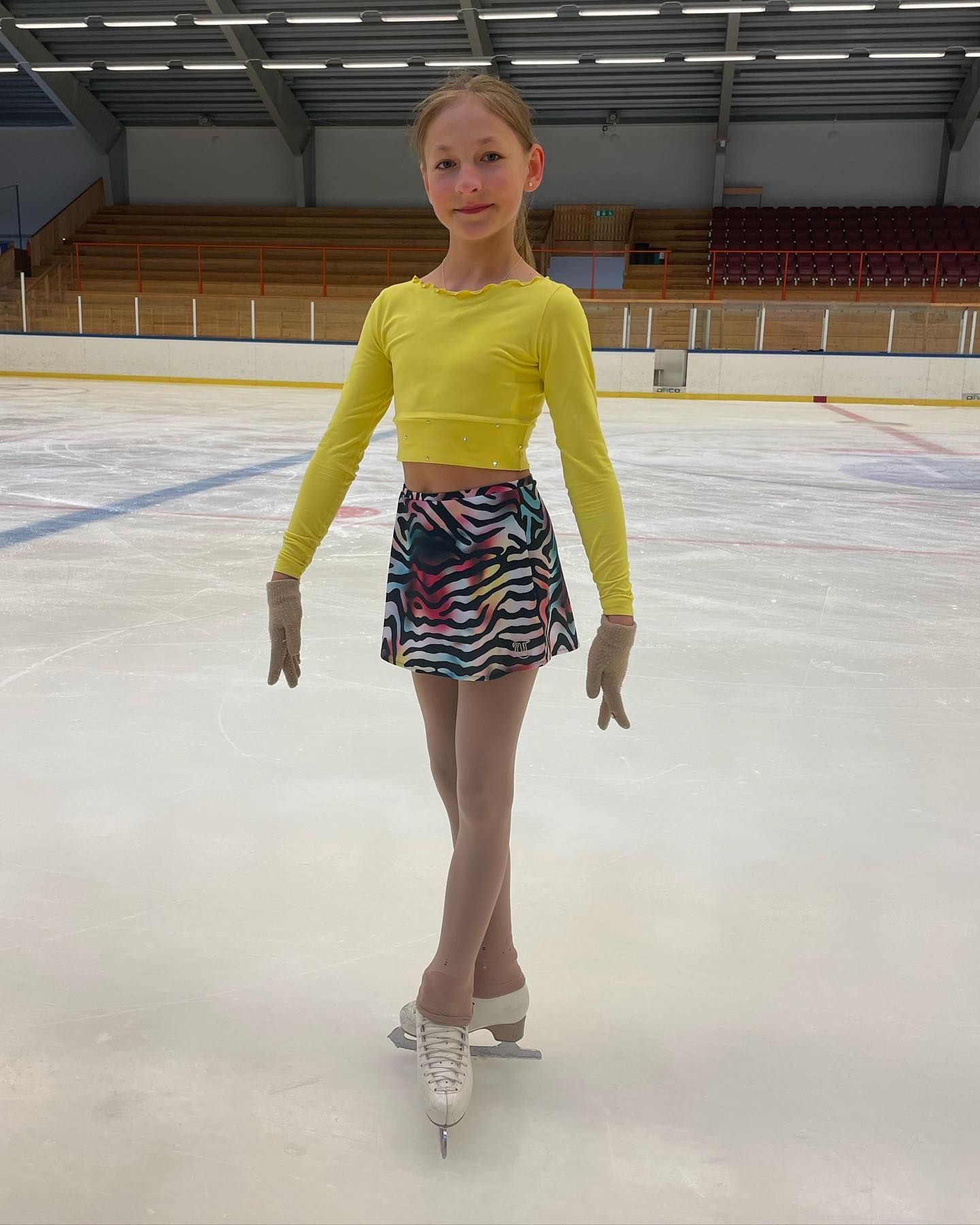 Gul crop top från Bolero med Swarovski