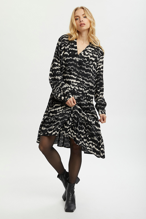 Kaffe - Helana Dress Black / Sand Graphic Print