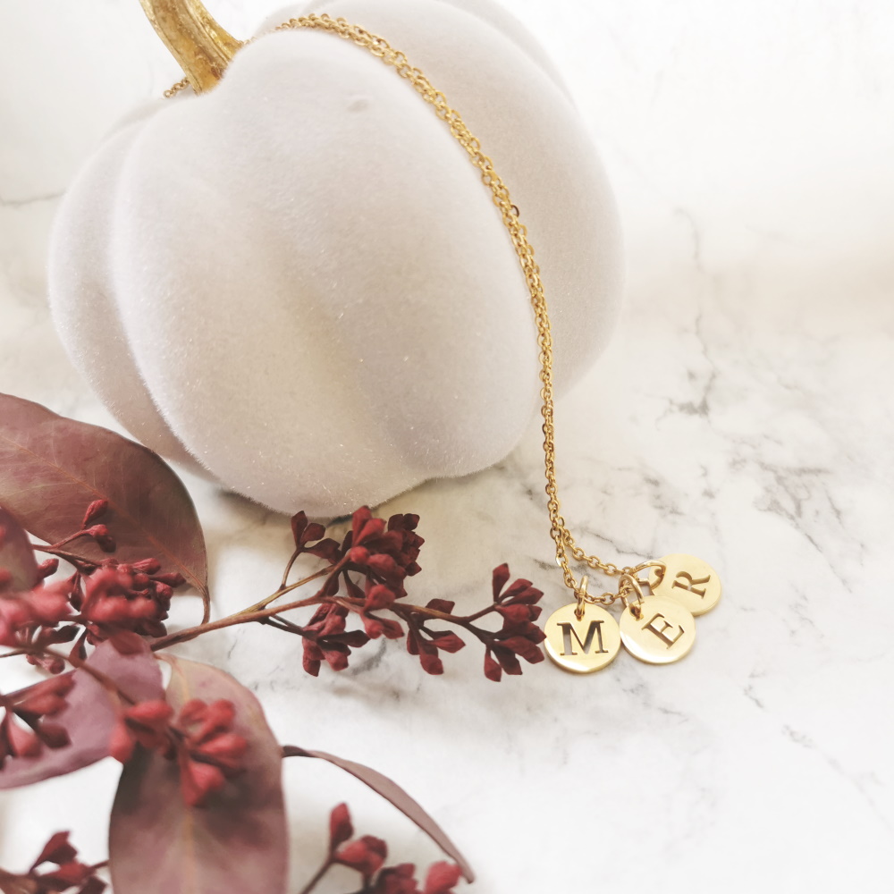 IAMLUND Versal halsband guld