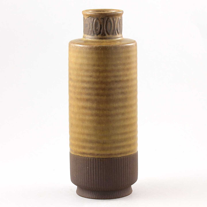 グナー・ニールンド  Petitessシリーズ  ブラウンのベース Vase 1964年  (22 cm)