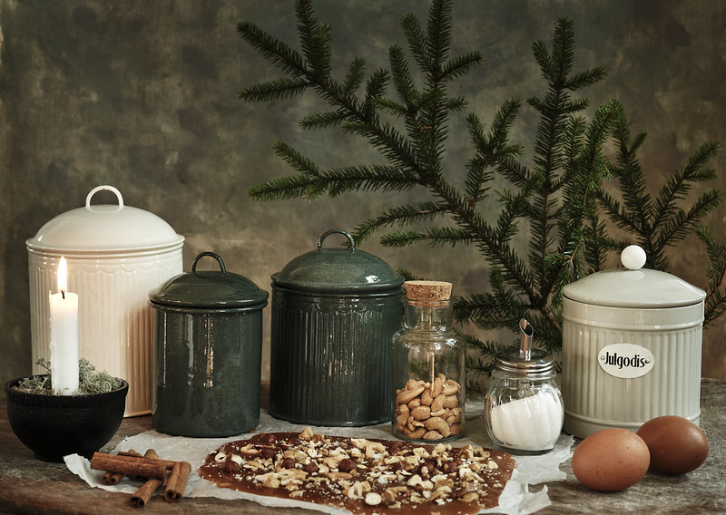 Tin with lid for Christmas sweets - Beige - 3