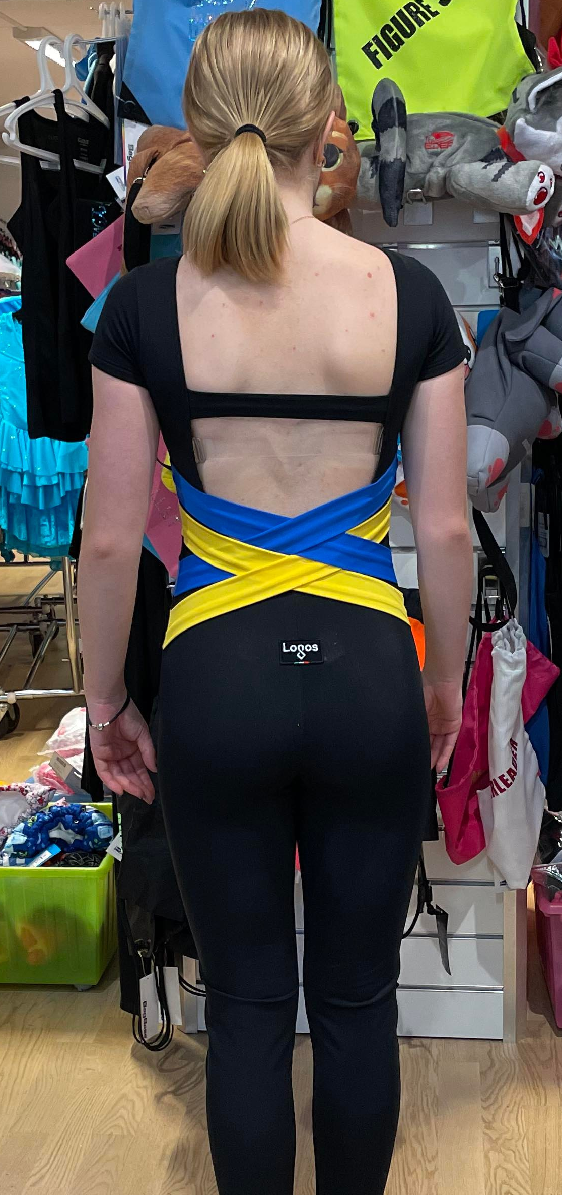 Heldräkt från Logos med "Sveigedekor" i blågult - 2