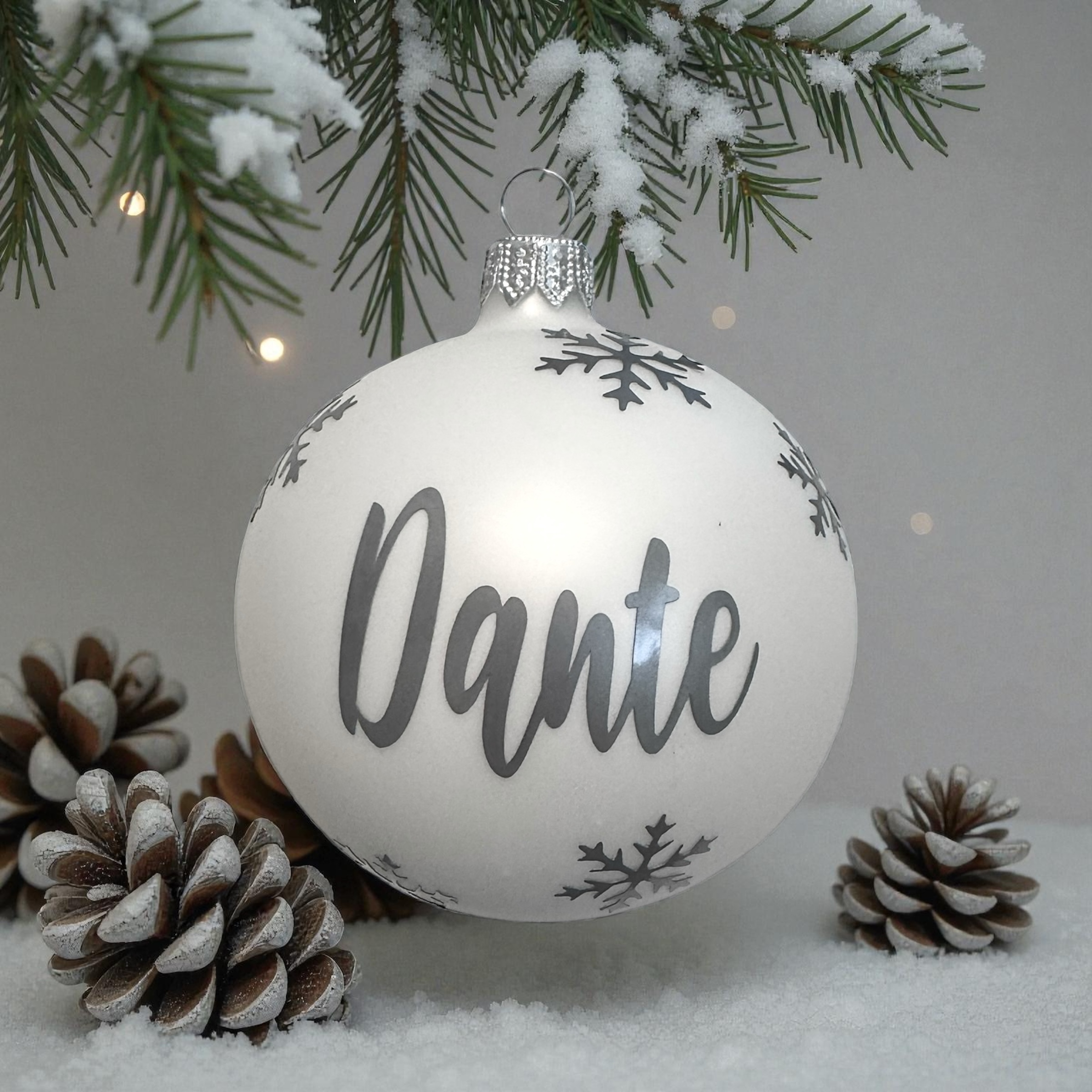 Julgranskula med namn - Winter White