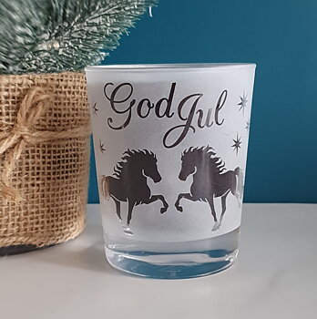 Ny God jul graverad ljuslykta / godisskål  Islandshäst samt stjärnor med en snygg tjock glas kant ner till. Höjd 10 cm rak med tjock botten.