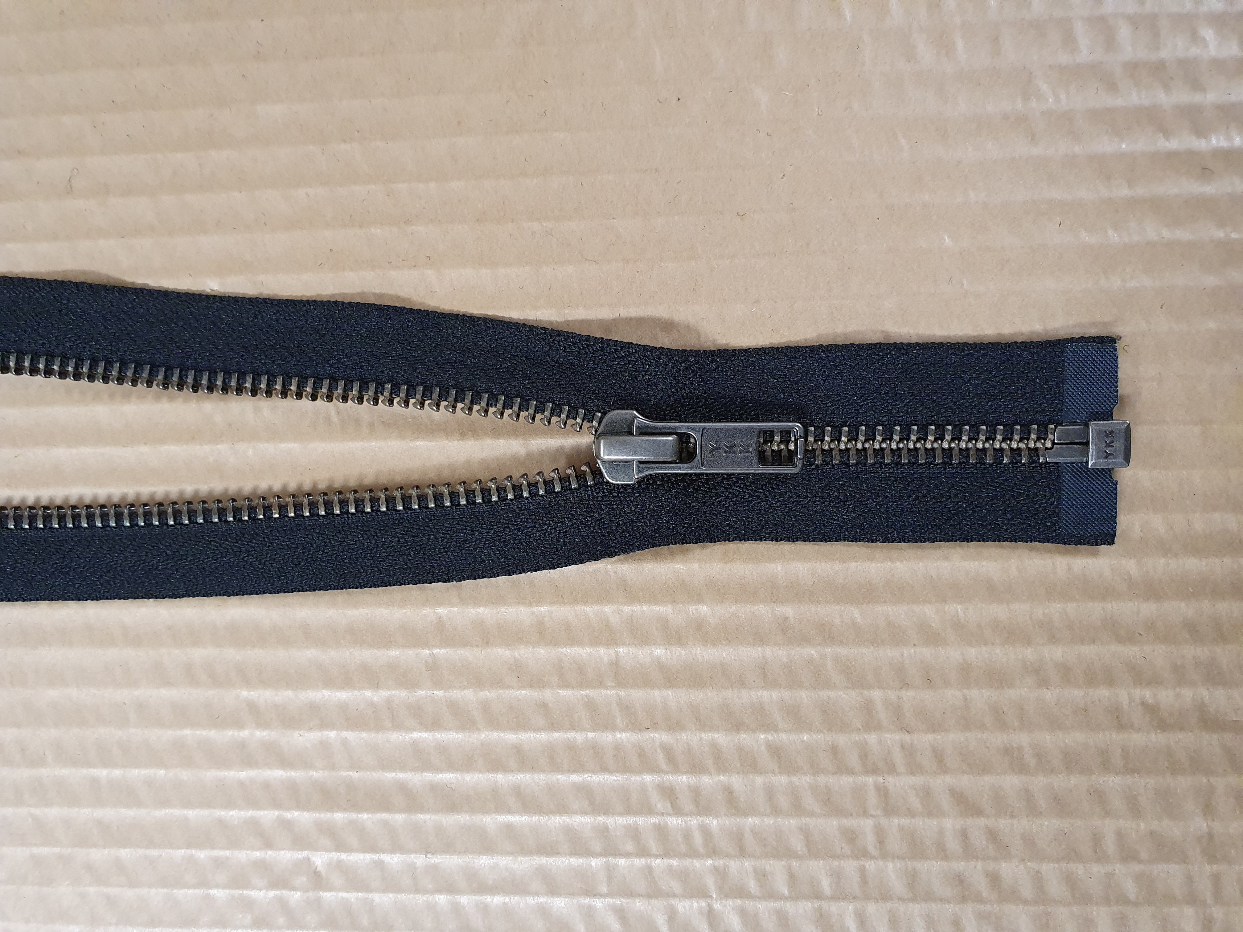 Blixtlås ANO-56 58 cm fg Svart