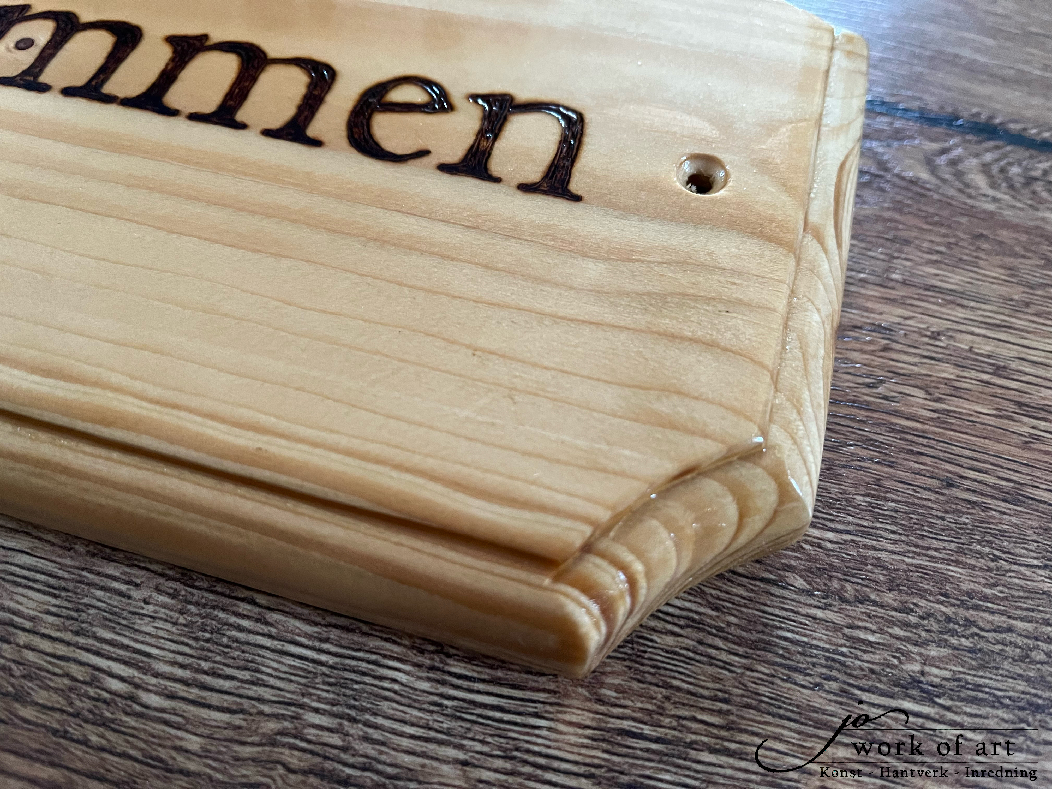 Handgjord träskylt med inbränd text "Välkommen", 30x14cm - 3