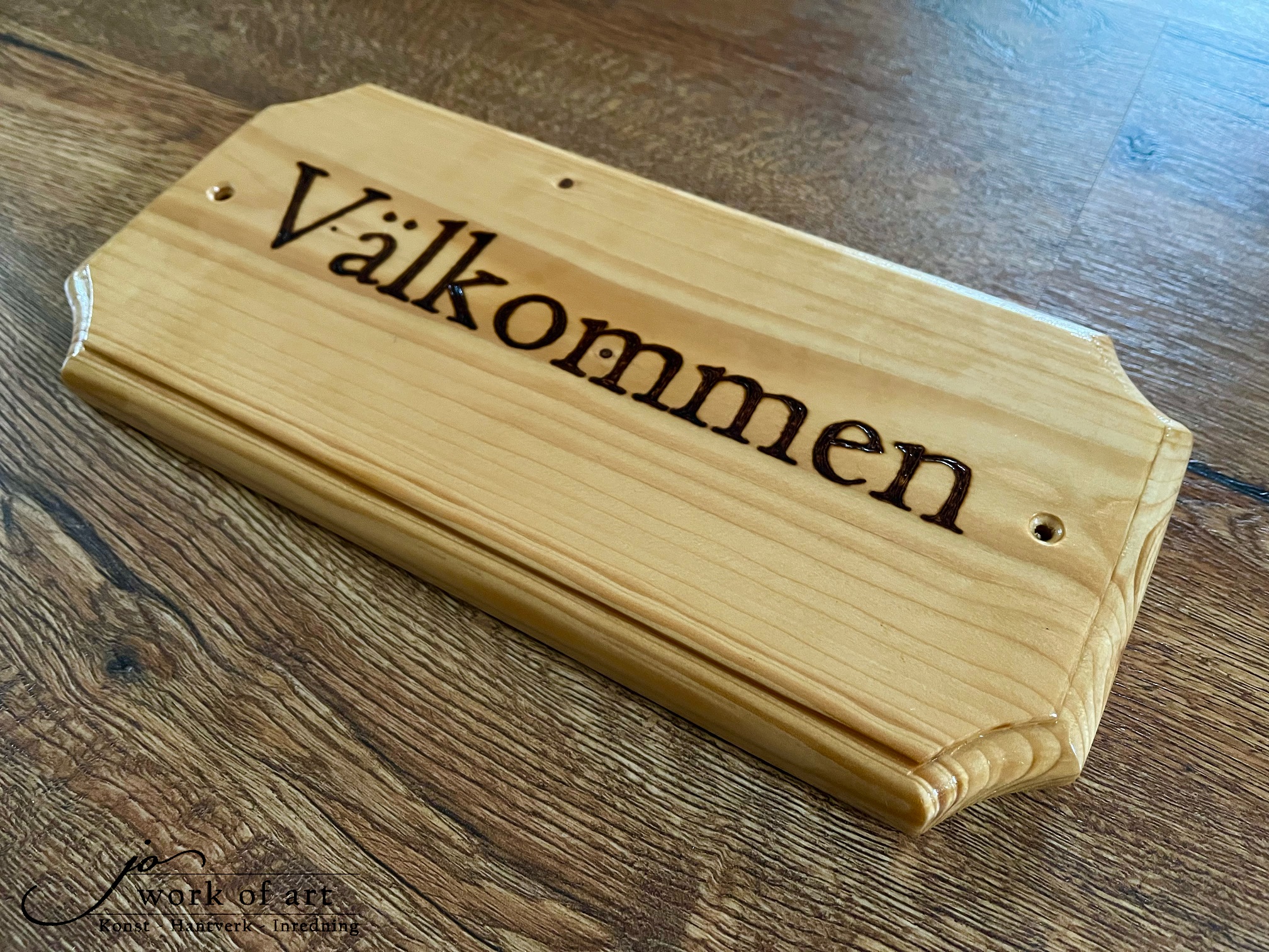 Handgjord träskylt med inbränd text "Välkommen", 30x14cm - 2