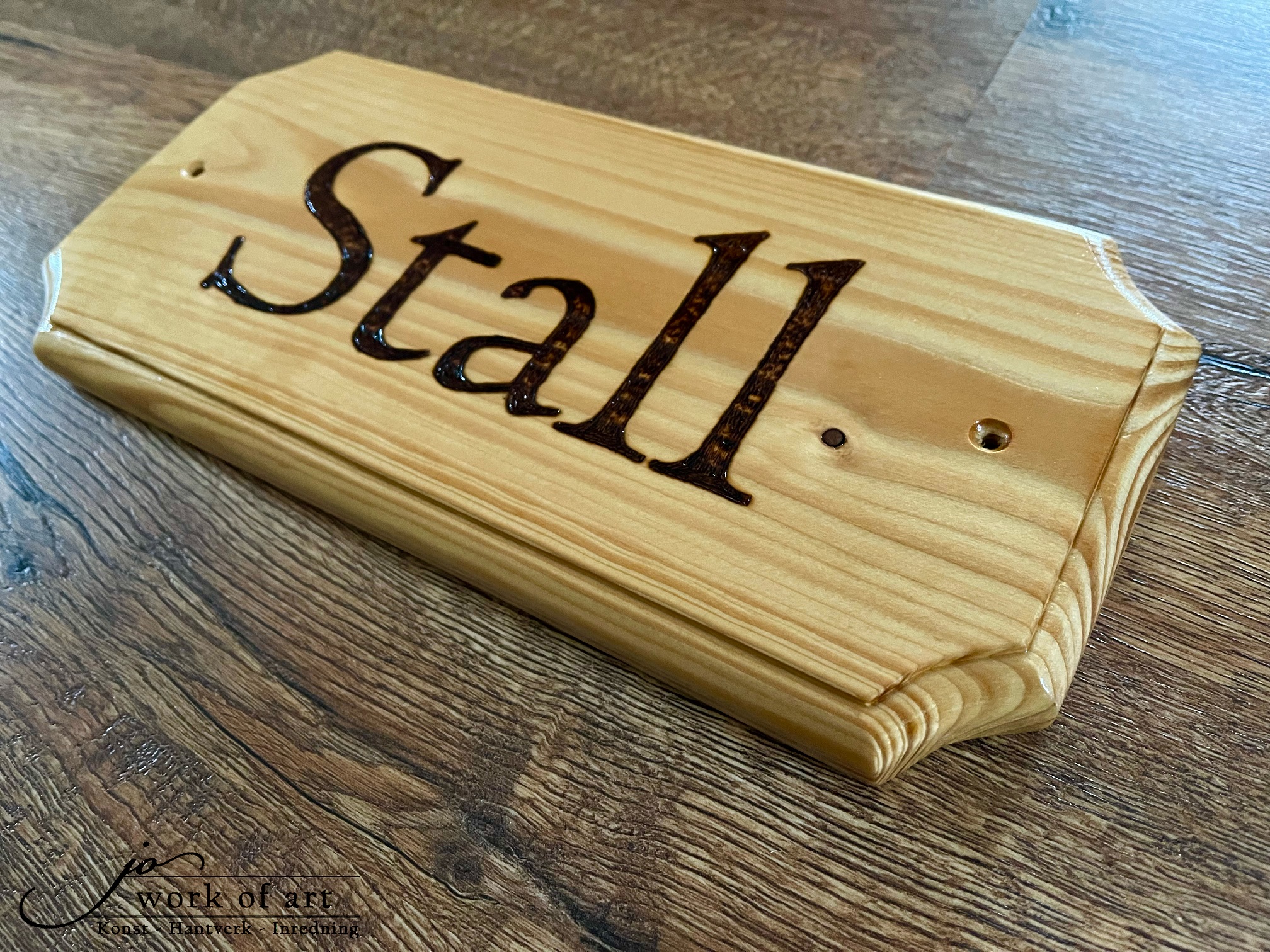 Handgjord träskylt med inbränd text "Stall", 30x14cm - 3