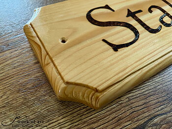 Handgjord träskylt med inbränd text "Stall", 30x14cm