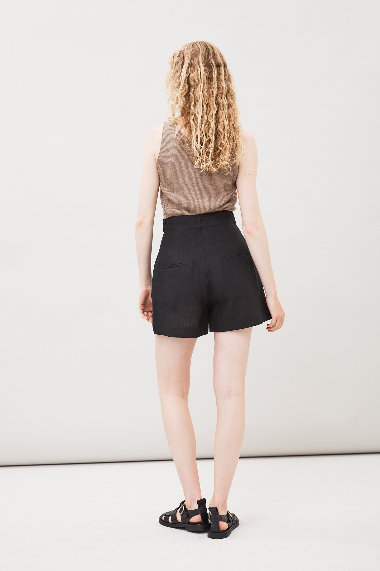 Kaia linen shorts - Black - MASKA