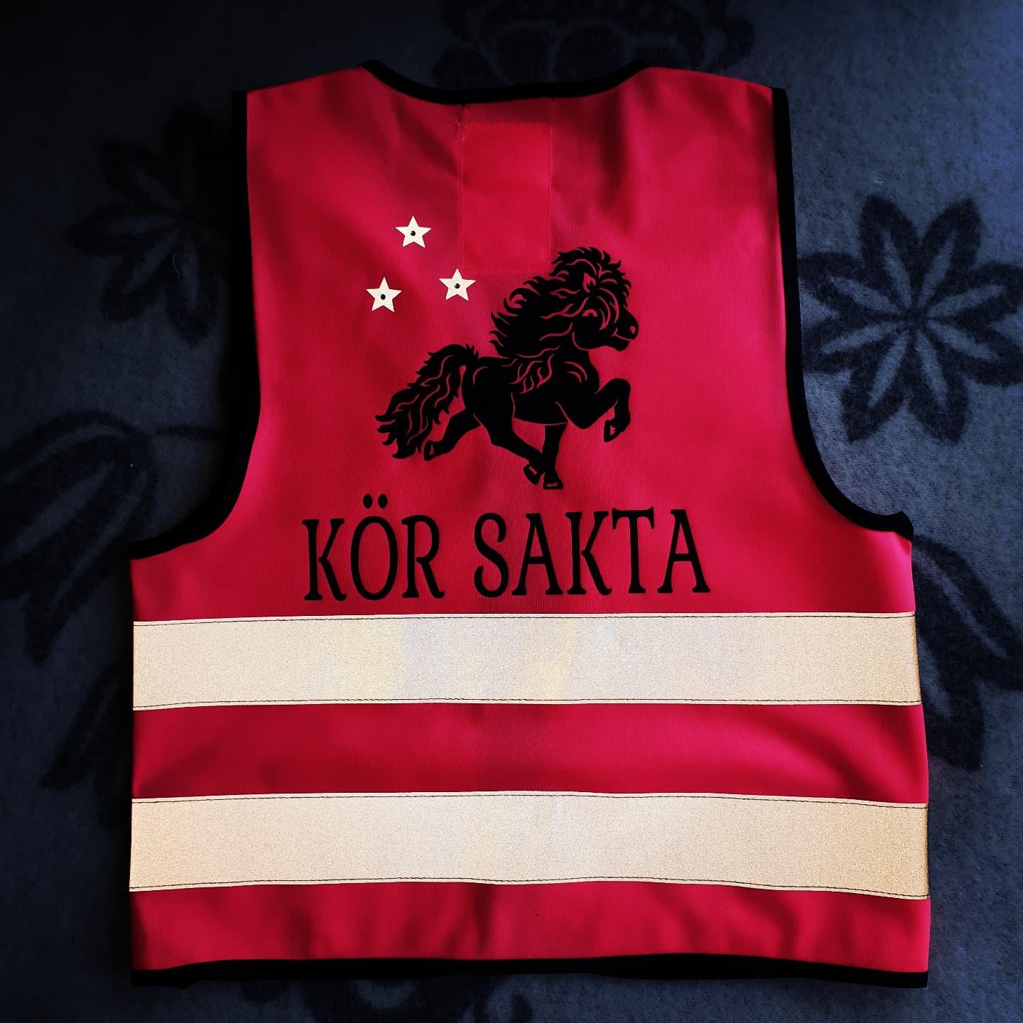Rosa Barn reflexväst  Isalandshäst  KÖR SAKTA i svart & stärnor grå reflex med bling stenar. - 3