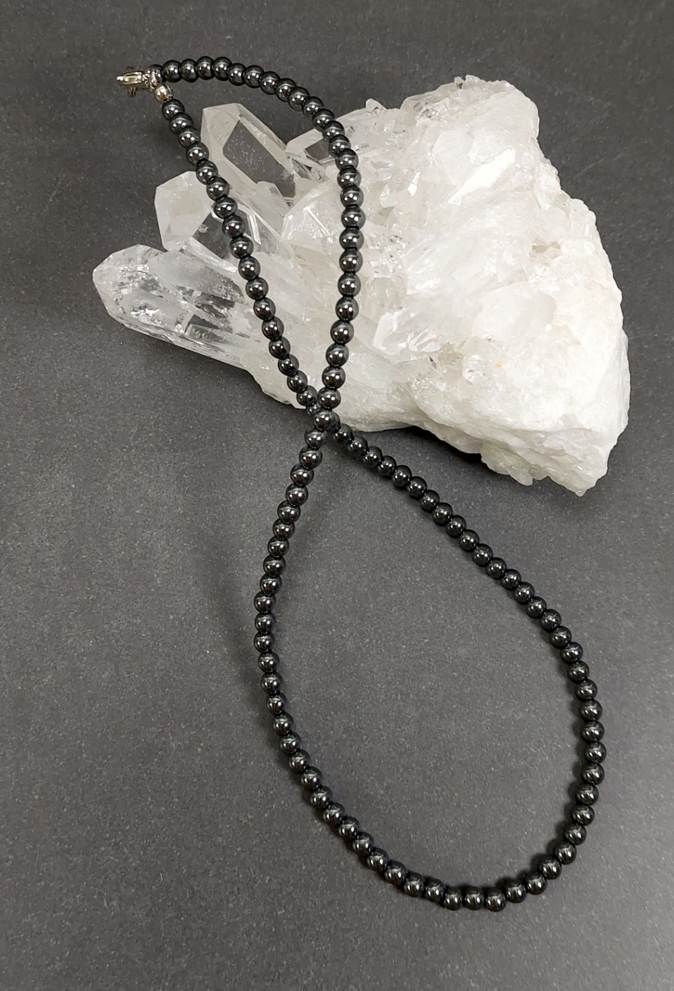Hematit  Halsband  - 4 mm pärlor