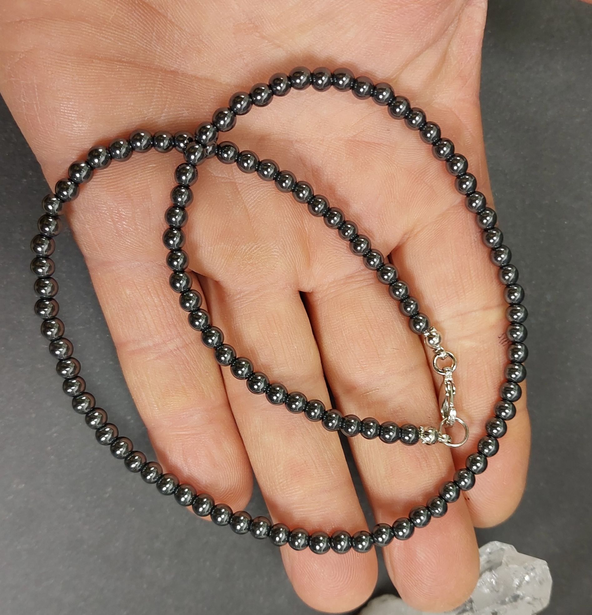 Hematit  Halsband  - 4 mm pärlor - 2