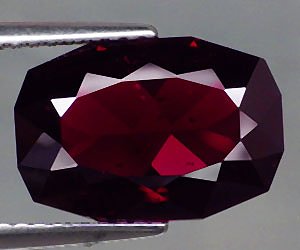 Piedra preciosa granate piropo natural en forma de cojín de lujo grande de 4,46 ct