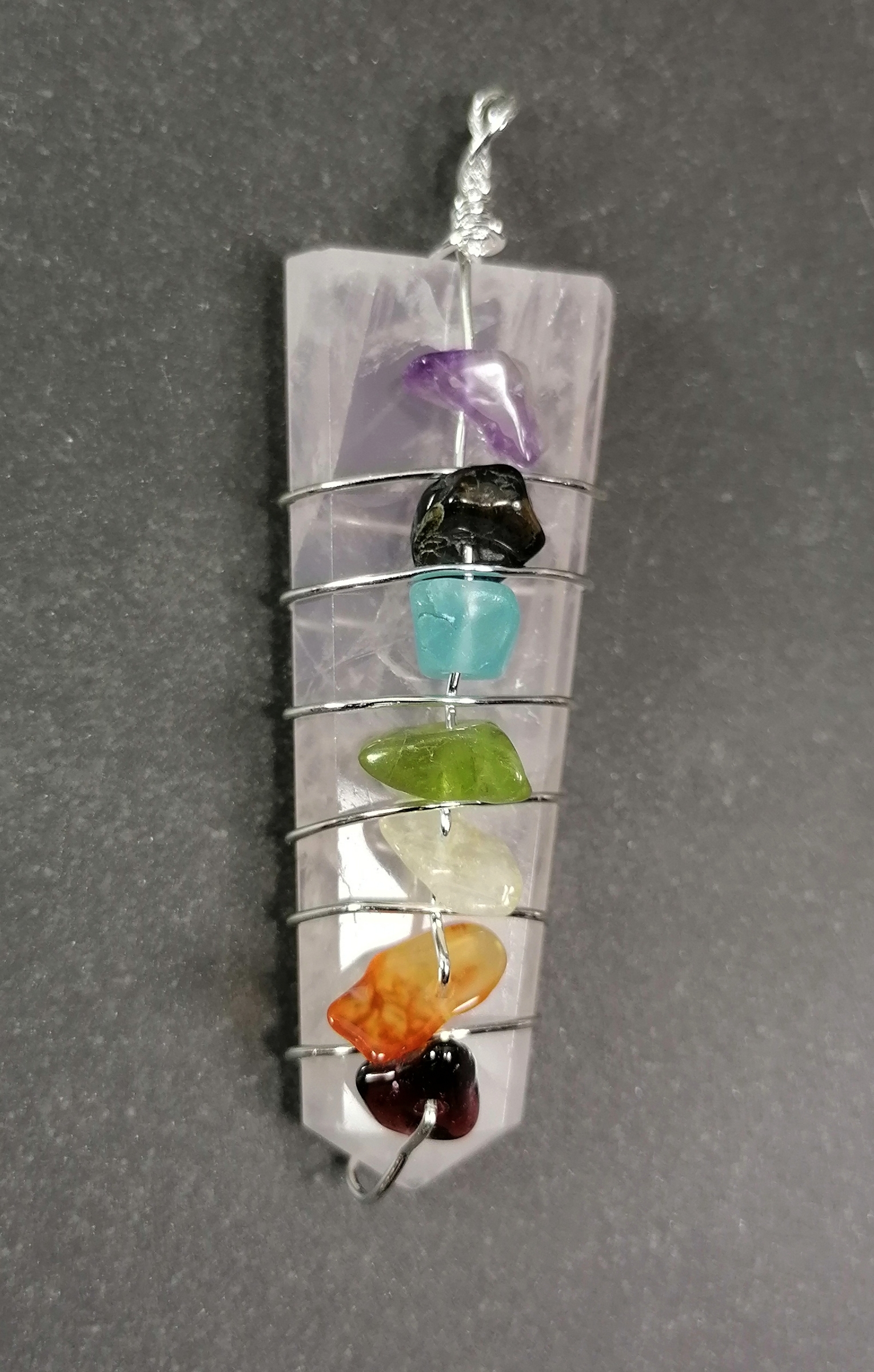 Stenhänge med chakra stenar - 2