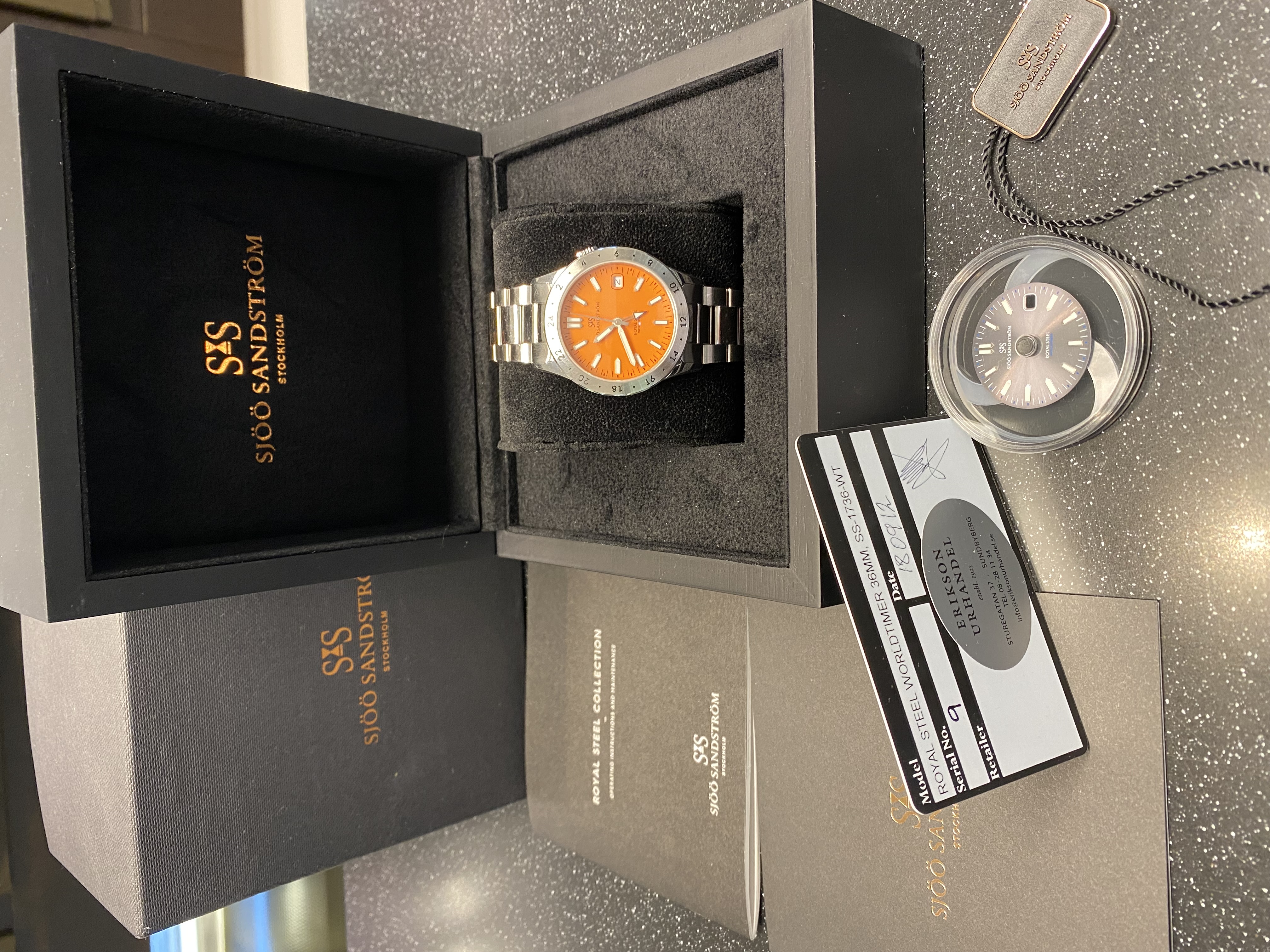 SÅLD 17 november 2021 för 14.900:- Sjöö Sandström Royal Steel Worldtimer 36 mm Orange - 2