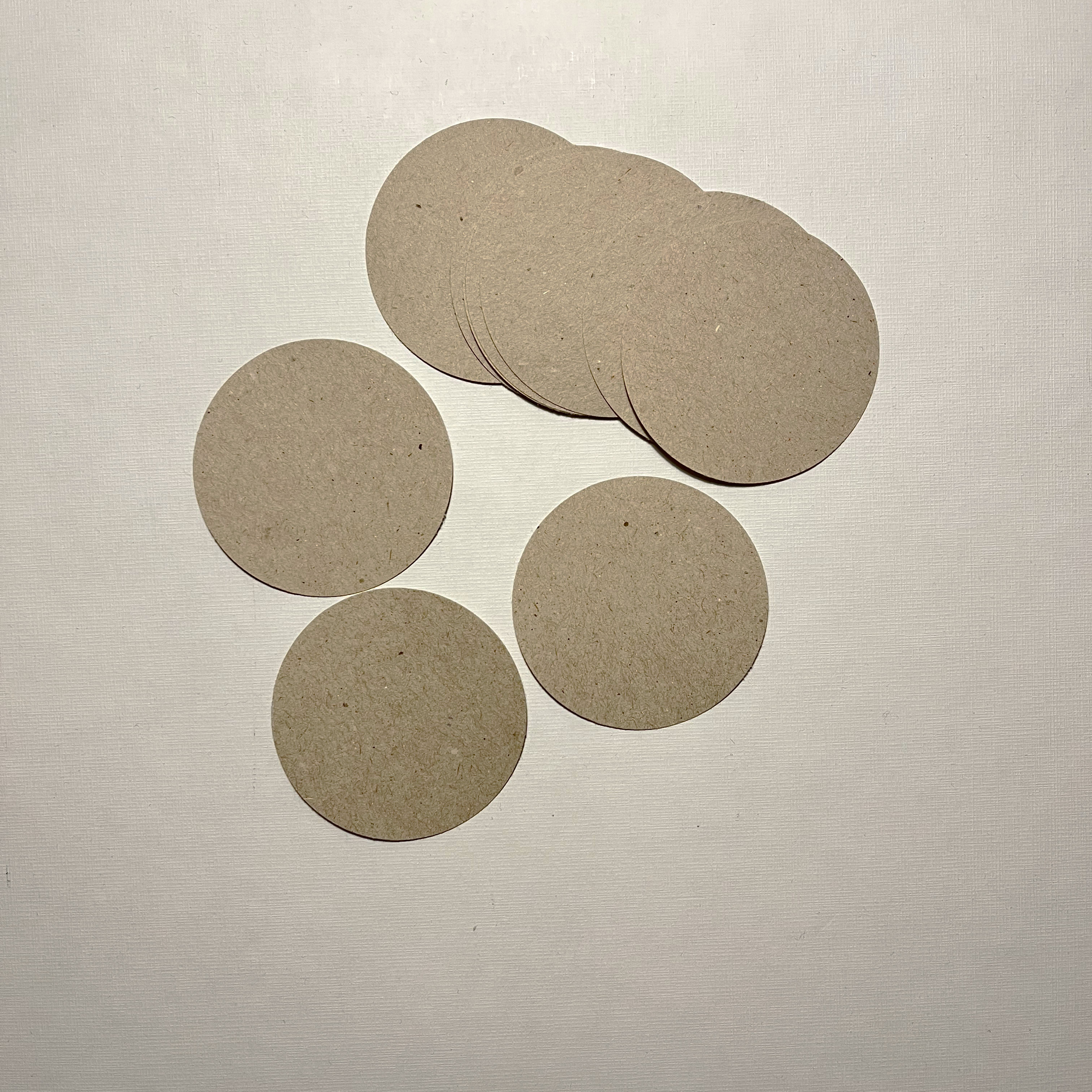Stansade cirklar av kvistpapper, 5,1 cm, 100g, 10-pack