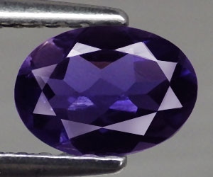 Deliciosamente hermosa piedra preciosa de iolita natural ovalada de 7x5 mm adecuada para la curación