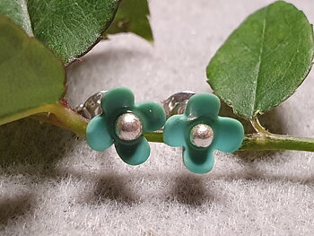 Turquoise sculpted flower approx. 6,3 x 7,3mm, ear stud 925-silver