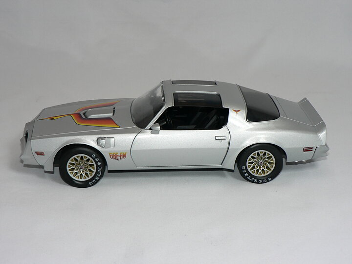 Pontiac Firebird  Trans AM 1977  1:18 Greenlight