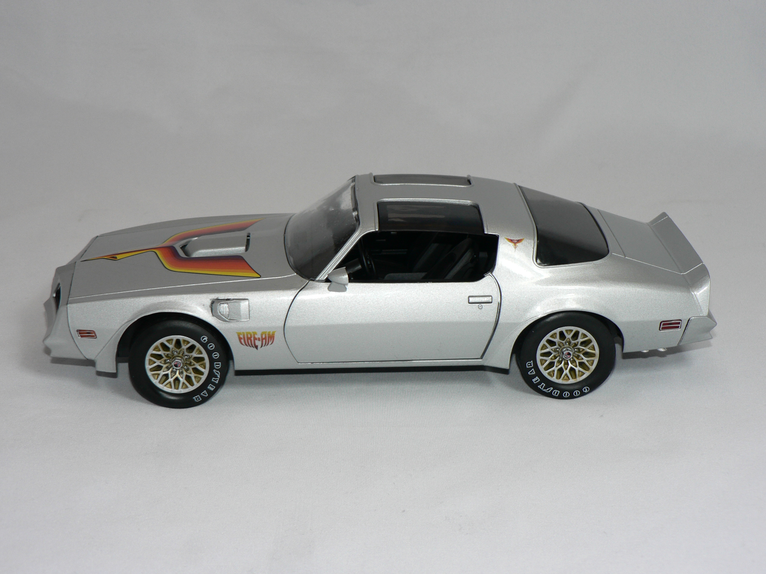 Pontiac Firebird  Trans AM 1977  1:18 Greenlight - 6