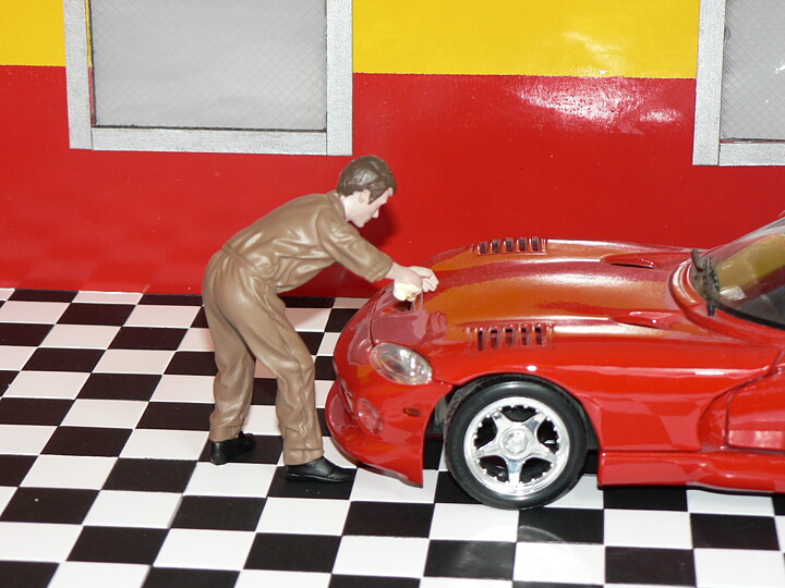 Figur Race Day  I  Figur V   1:18   ( Bil ingår Ej )  American Diorama