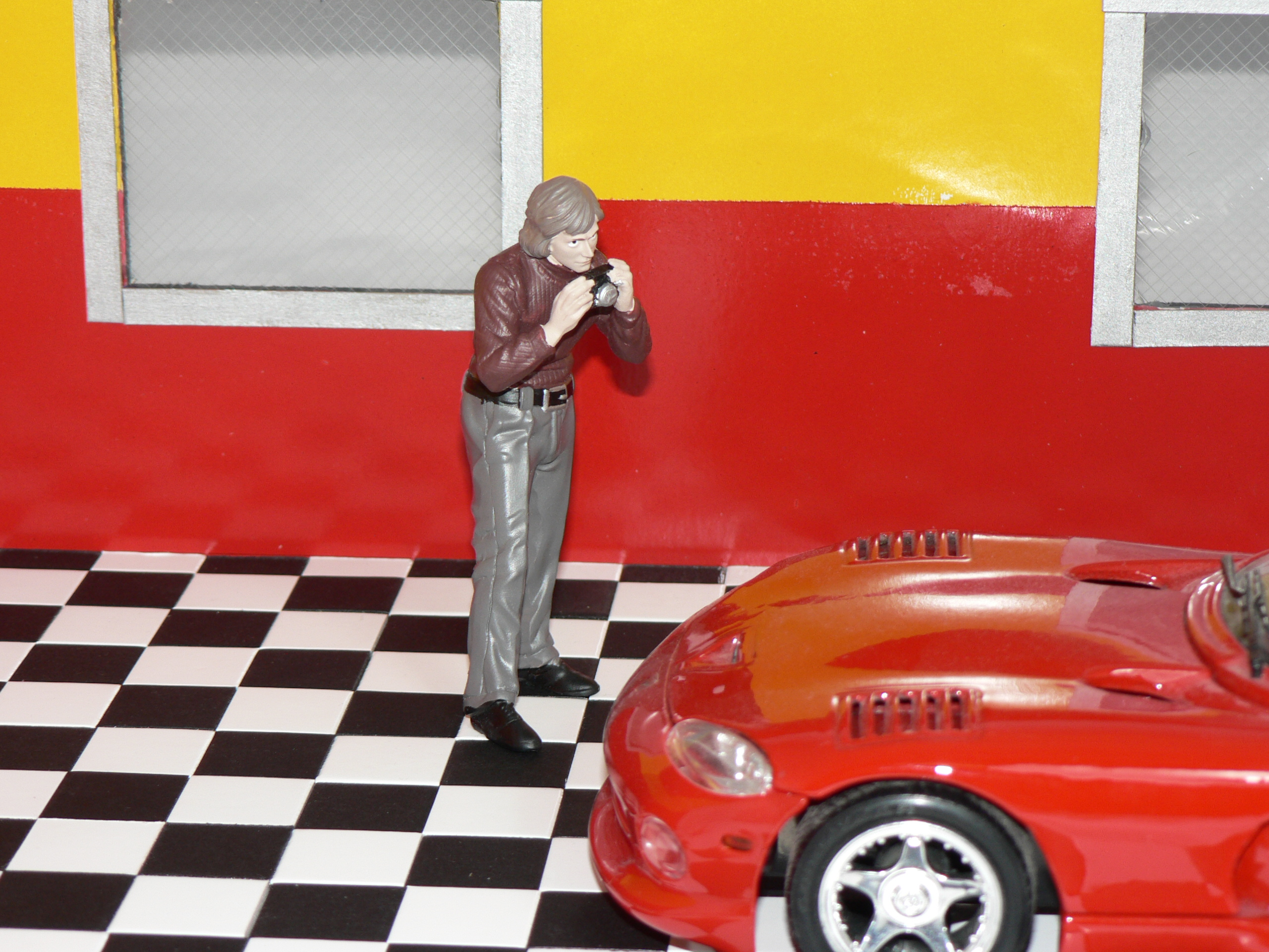 Figur Race Day  I  Figur II   1:18   ( Bil ingår Ej )  American Diorama