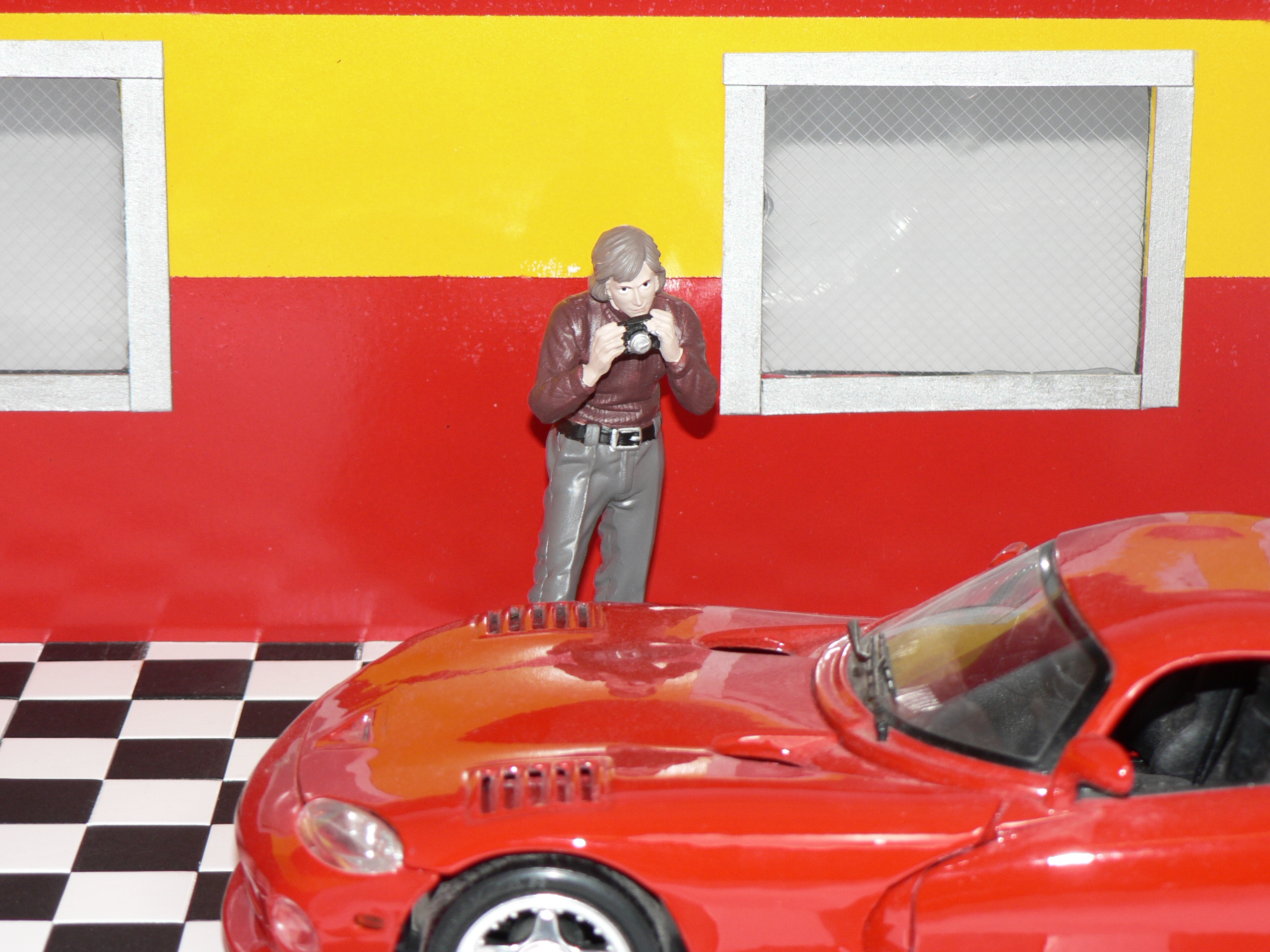 Figur Race Day  I  Figur II   1:18   ( Bil ingår Ej )  American Diorama - 2