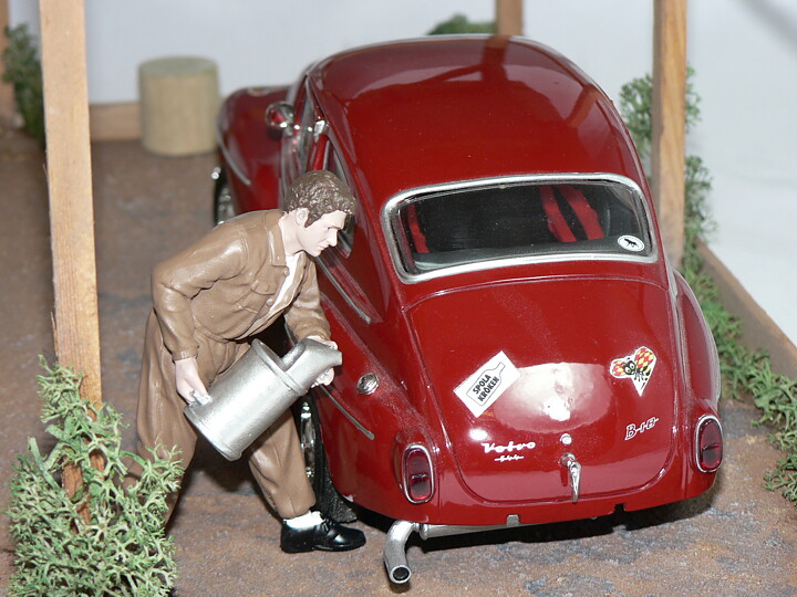 Figur Race Day  I  Figur VI   1:18   ( Bil ingår Ej )  American Diorama