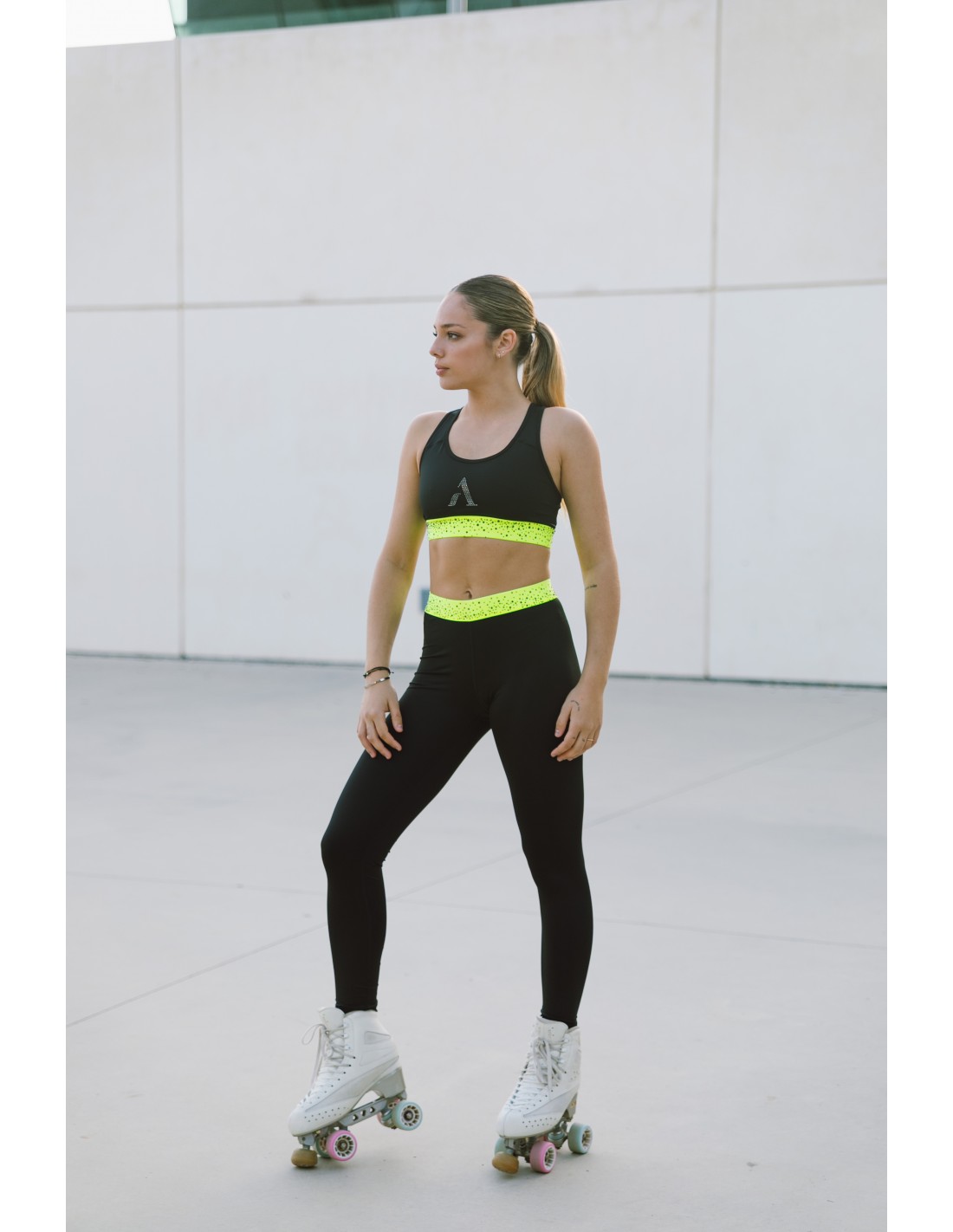 Svarta leggings med gul  midja med kristaller från  Axelartistics