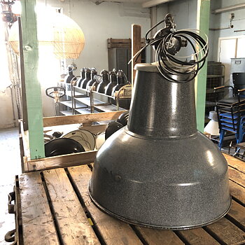 Den Största Fabrikslampan