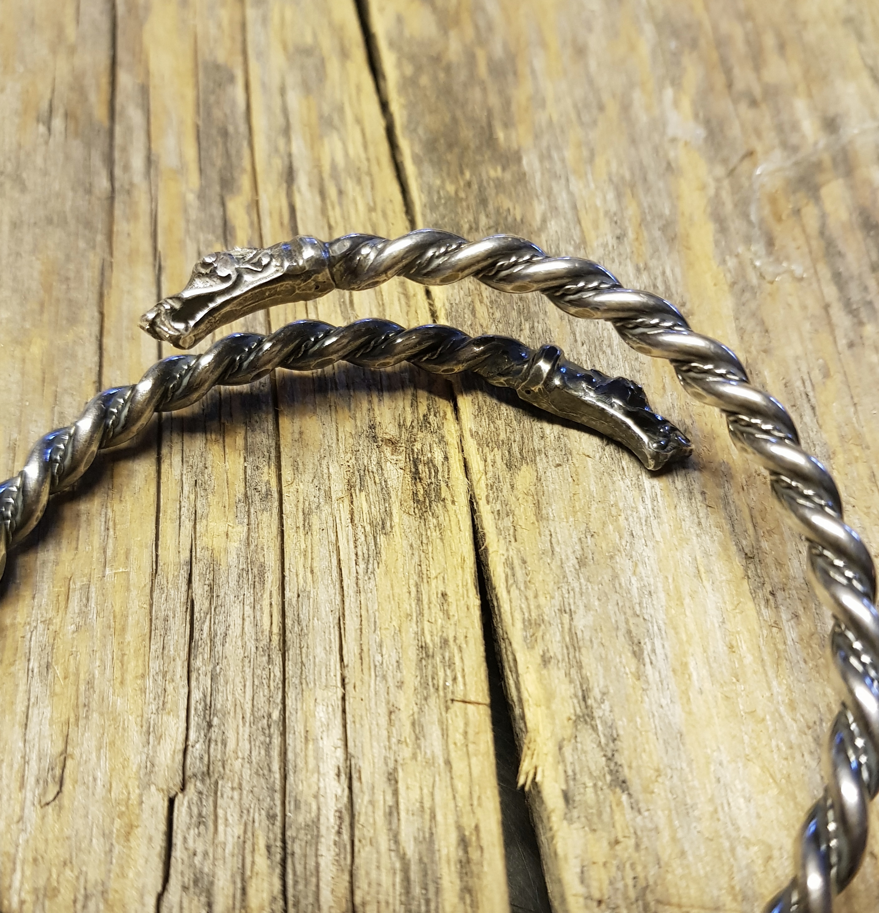 Armring med drakhuvuden - 2