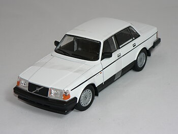 Volvo 240 GL     1986   1:24  Welly