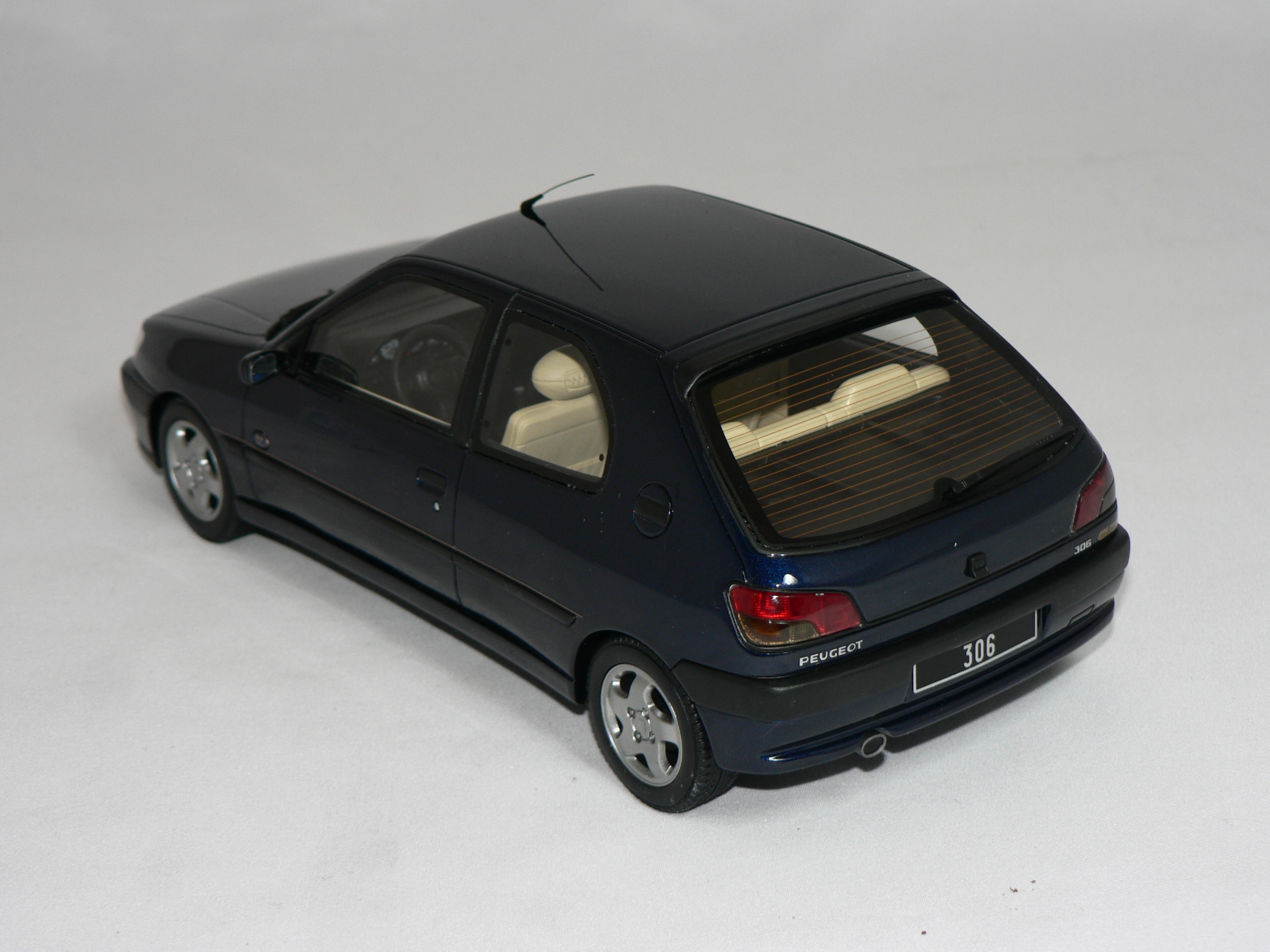 Peugeot 306  1995    1:18  Otto Mobile - 2