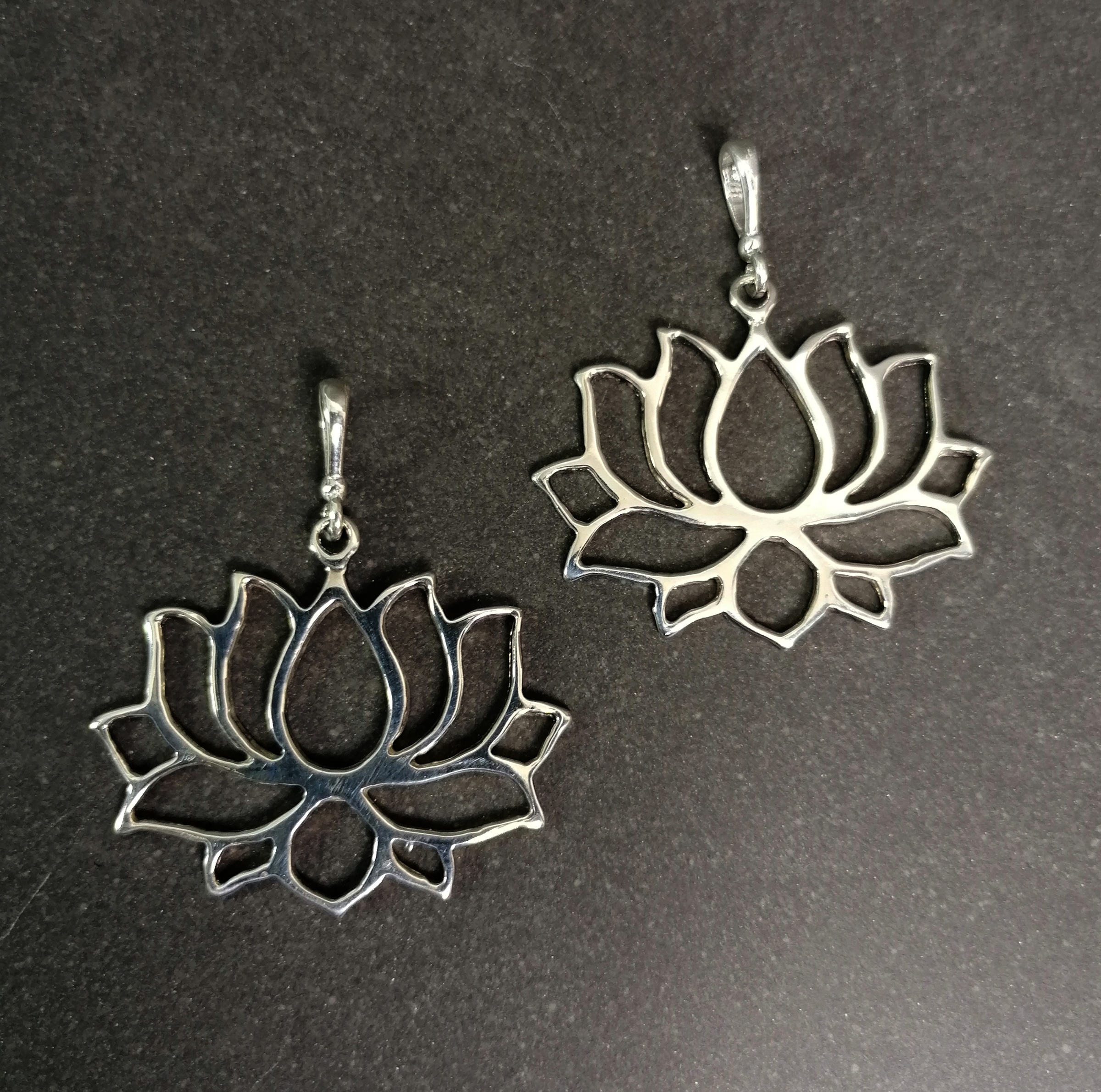 Lotus Hänge i Silver - 40mm