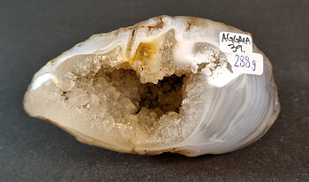 Agat Grotta med Kvartskristaller - AGGMA39