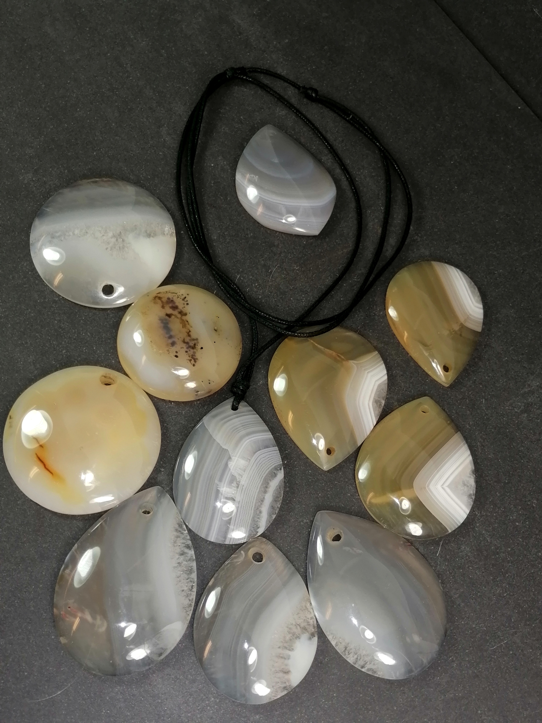 Handslipad Madagaskar Agat Halsband 