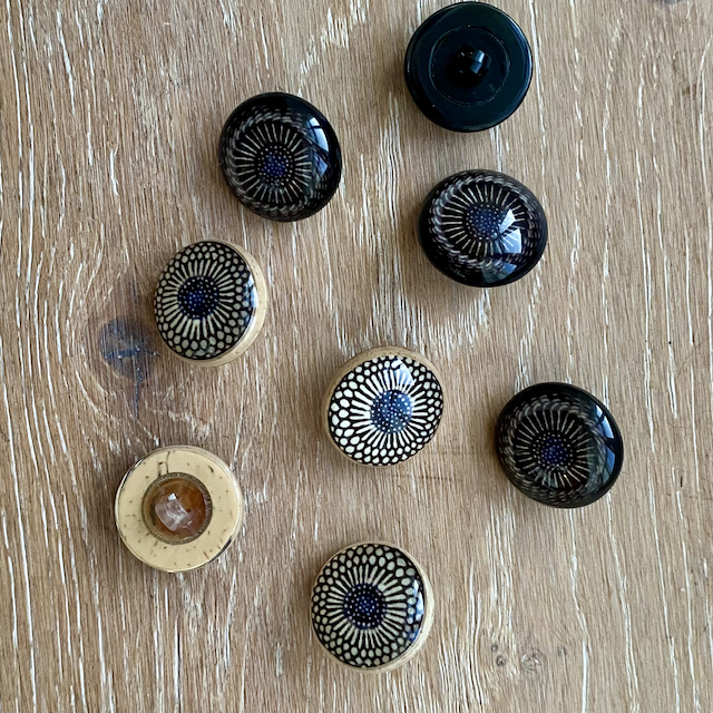 Knapp av syntetisk harts 18 mm