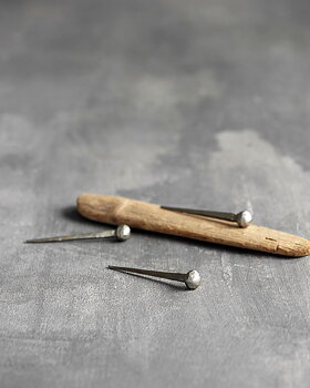 Nail, spik hängare