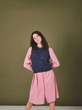 Väst 890503 - Kamelia by Permin 