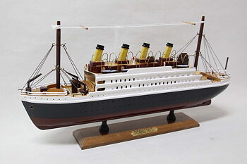 Titanic Trämodell 45x24 cm