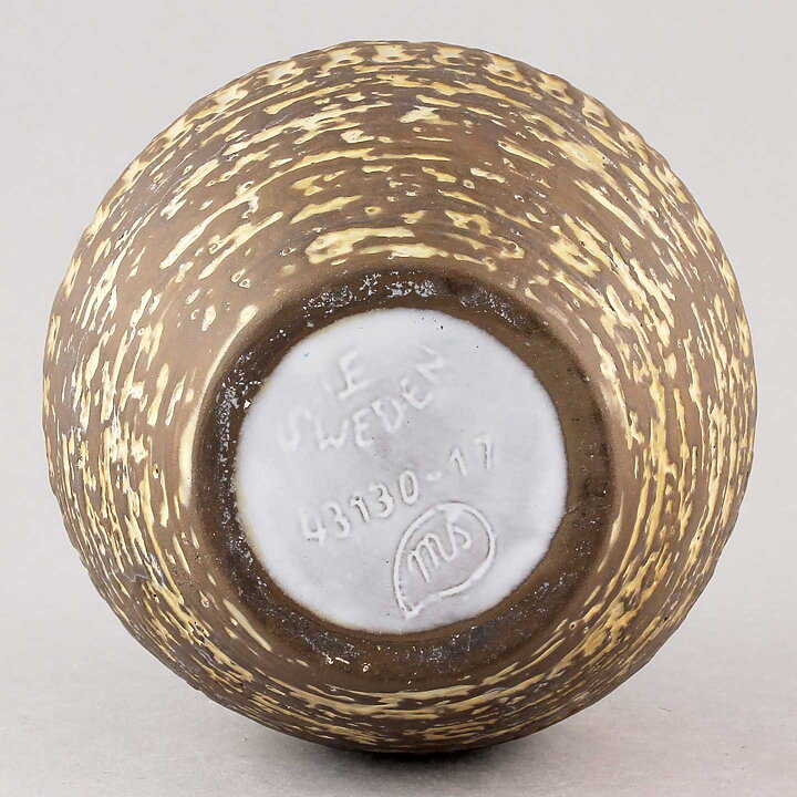 Mari Simmulson (Mexico 1960s) Brown Oval Vase with Relief Decor 16 cm