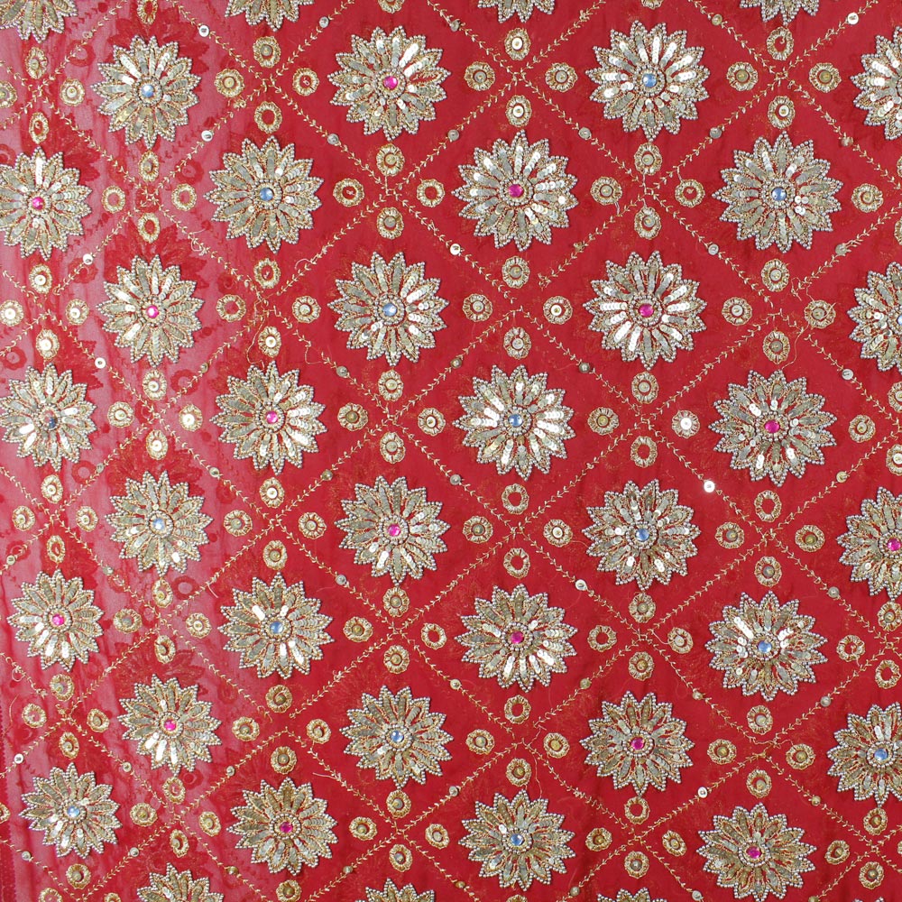 Vacker Indisk sari broderad med pärlor och paljetter. Fin till inredning, himmelssäng, gardiner, festduk eller sy något nytt av tyget