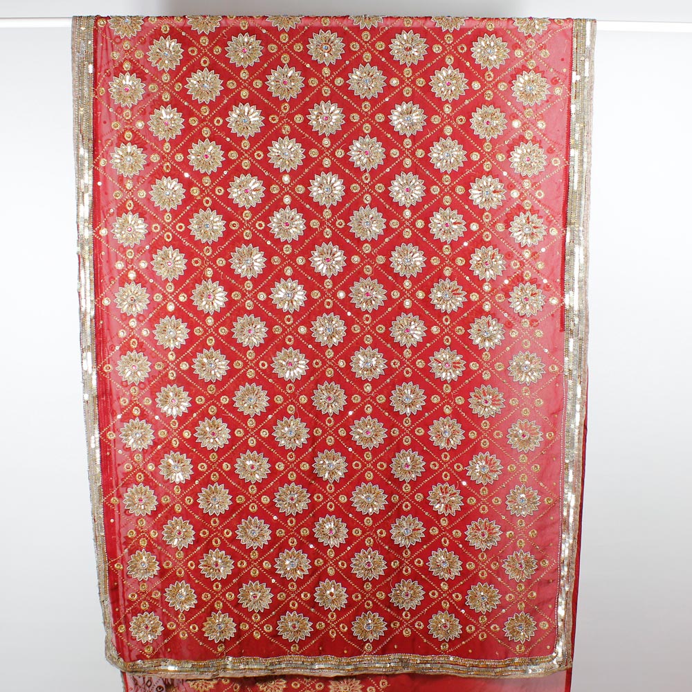 TV3 da erotika Bir bola stol tagida xojayinining tuflisini yalab oldi.